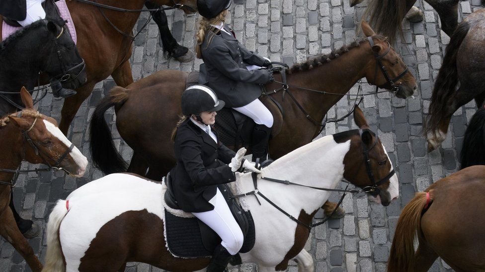 Riding of the Marches Hundreds of horses take to Edinburgh streets