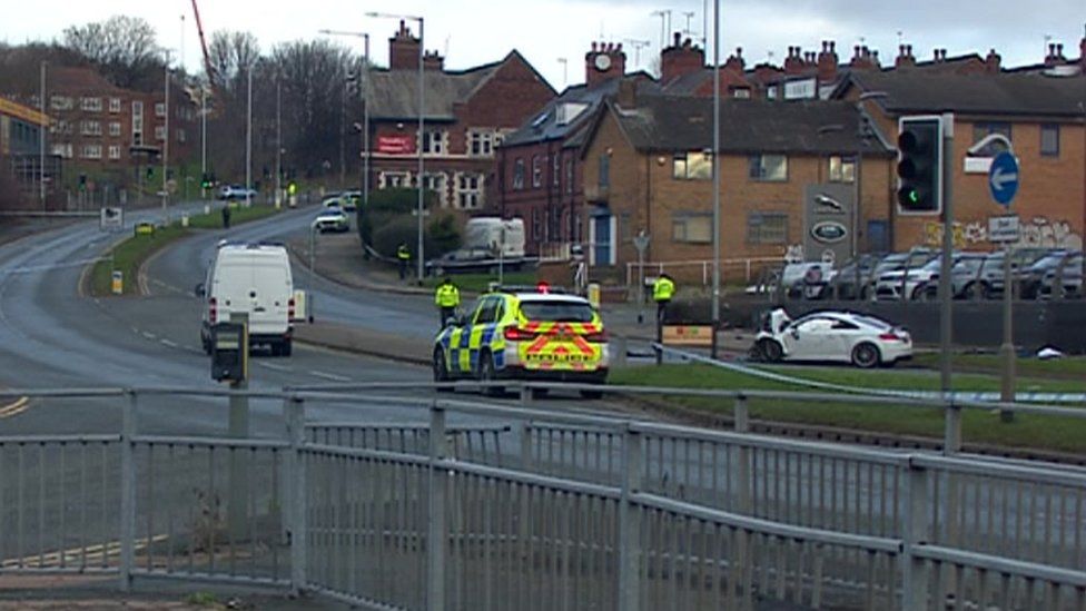 Leeds: Woman and child pedestrians killed in Scott Hall Road car crash -  BBC News