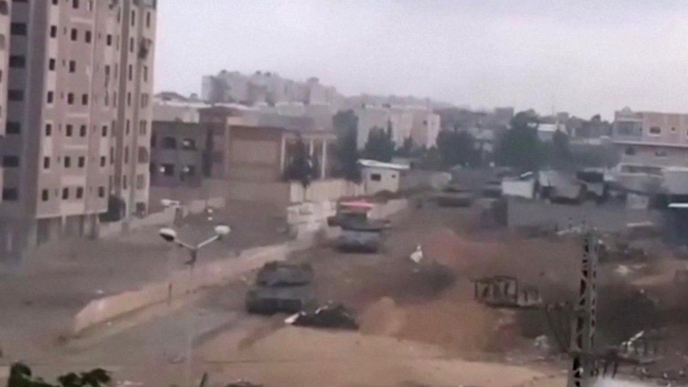 A video posted on Telegram purportedly showing Israeli tanks about 240m north-east of the Indonesian Hospital in Beit Lahia, in the north of the Gaza Strip (20 November 2023)