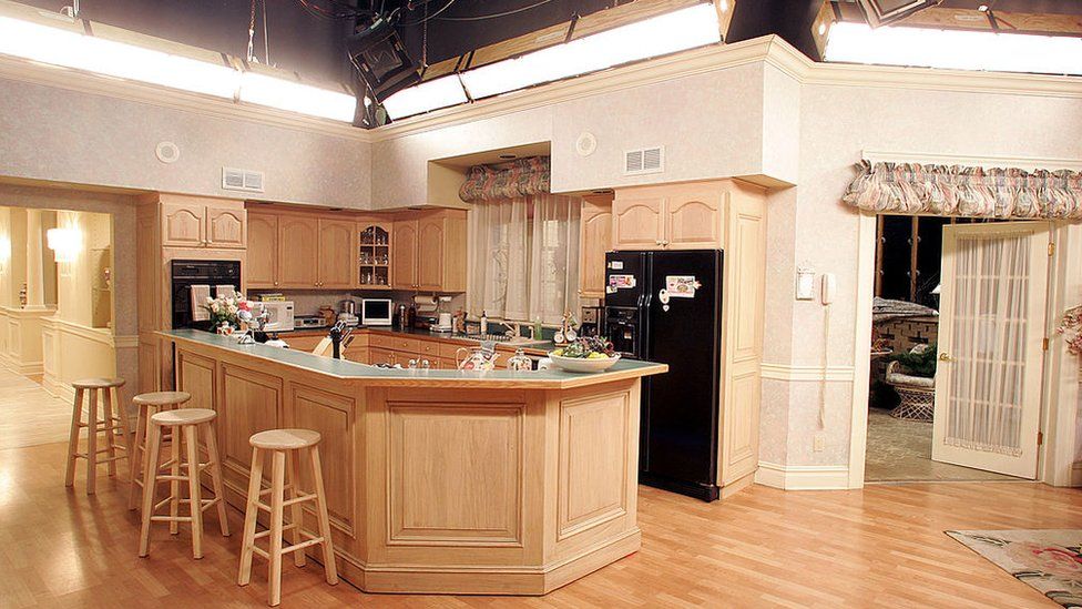 here-s-where-48-of-your-favorite-tv-homes-were-actually-filmed