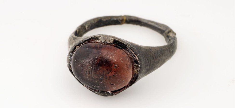 Viking ring with Kufic inscription "for Allah"
