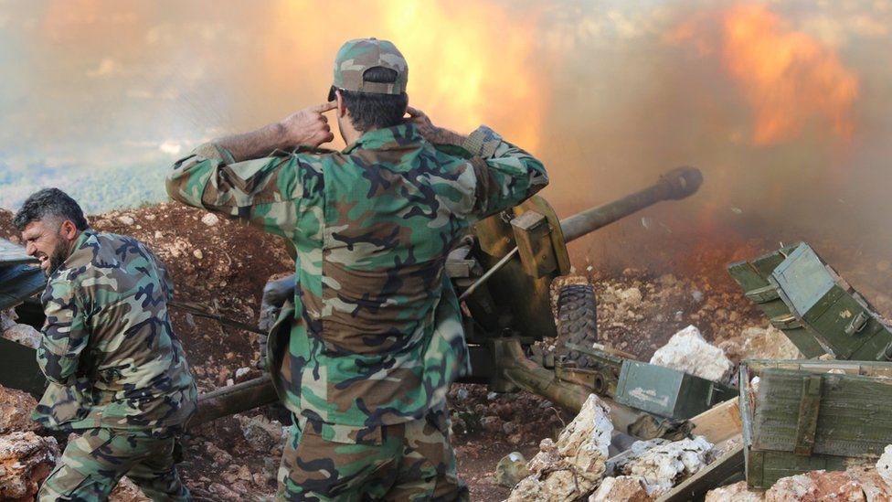 Syrian soldiers fire artillery at rebel positions in Latakia province (10 October 2015)