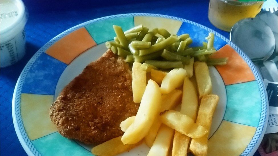 Southern fried chicken, chips and green beans