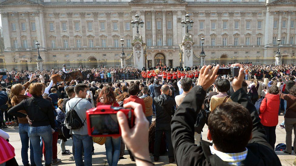 Crowds pictured outside Buckingham Palace