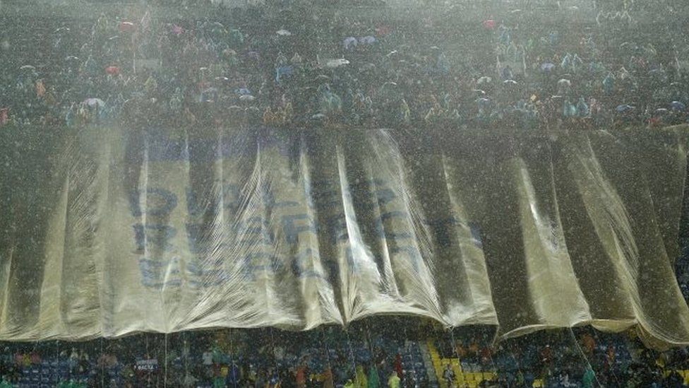 Barcelona football fans unveil banner that reads "Dialogue, Respect, Sport". Photo: 18 October 2017