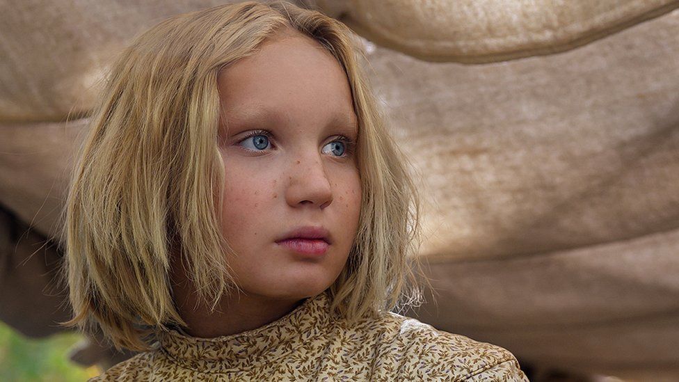 12-летняя Хелена Зенгель получила номинацию на «Золотой глобус» за лучшую женскую роль второго плана в роли Йоханны Леонбергер