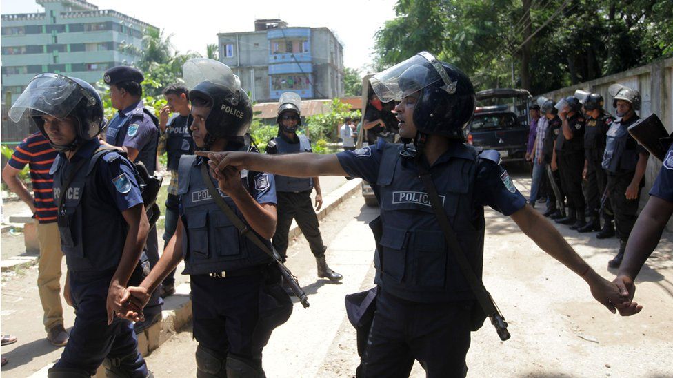 Bangladesh police stand guard at the scene of an operation to storm a militant hideout in Narayanganj, some 25km south of Dhaka, 27 August 27 2016