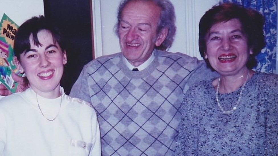 Dragana Smart and her parents