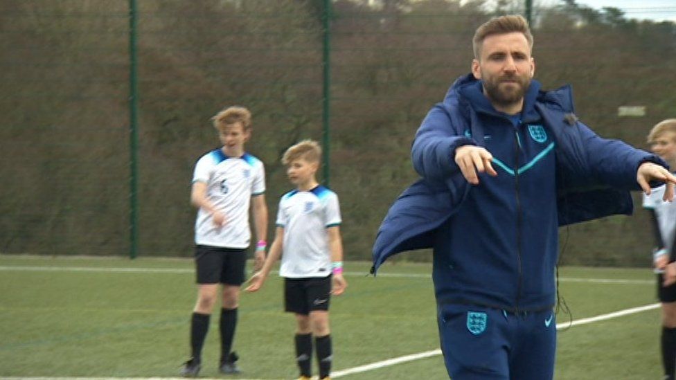 Euro 2024 School Pupils Train With England Stars BBC News    129085085 Mediaitem129085084 