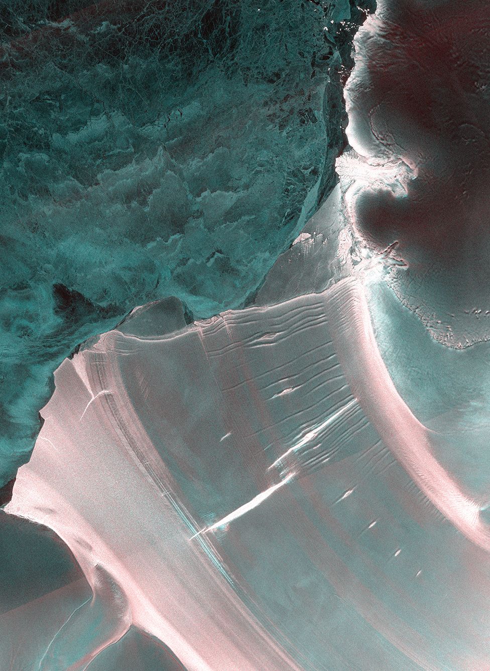 Композитное изображение Sentinel-1, показывающее изрытое трещинами быстротечное окончание шельфового ледника Филчера, Антарктида,