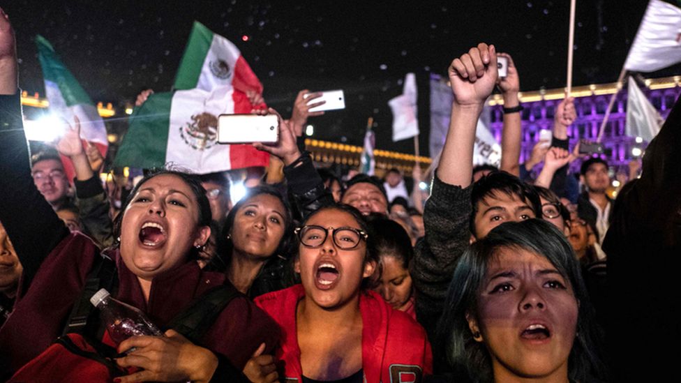 women cheering in Mexico