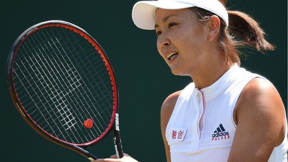 Реакция китаянки Пэн Шуай на австралийку Саманту Стосур во время матча первого круга женского одиночного разряда во второй день Уимблдонского чемпионата 2018 года во Всеанглийском клубе лаун-тенниса в Уимблдоне, на юго-западе Лондона, 3 июля 2018 года.