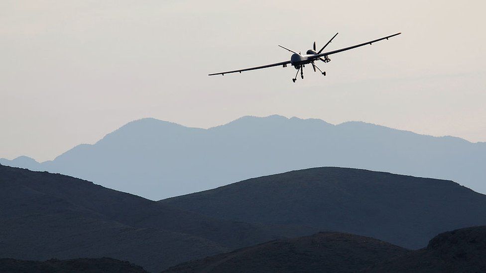 Американский дрон над пустыней в Неваде