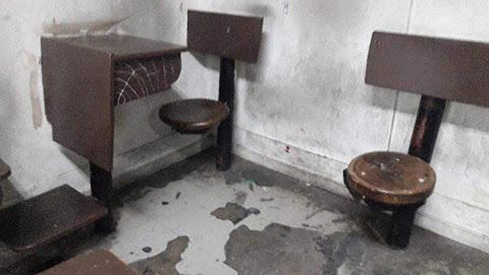 View of the desks at the Instituto Nacional