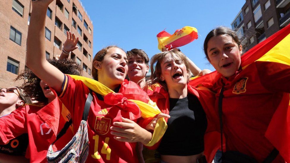 Fans celebrate Spain's World Cup victory in Madrid, 20 August
