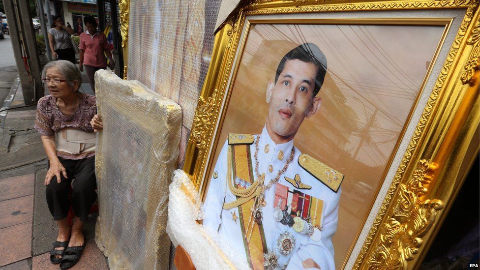Portrait for sale of Crown Prince Vajiralongkorn