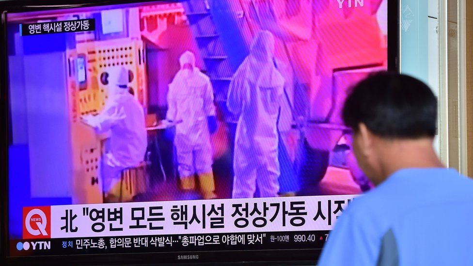 Man in Seoul watches TV report on Yongbyon nuclear plant. 15 Sept 2015