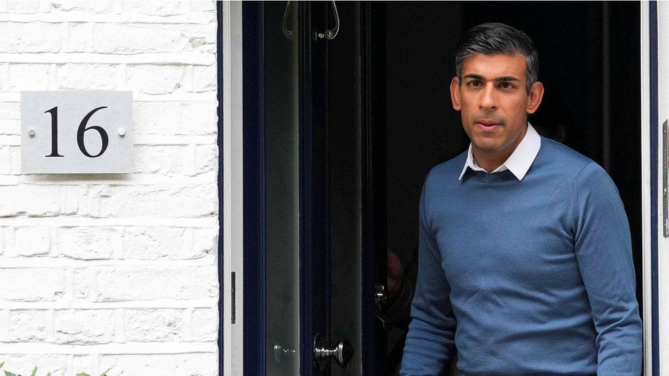 Rishi Sunak leaves his location  code  successful  London