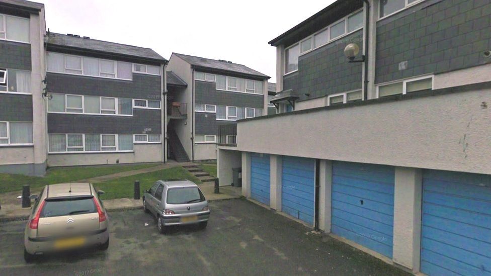 Flat demolition bid to improve Llanrwst estate's reputation BBC News