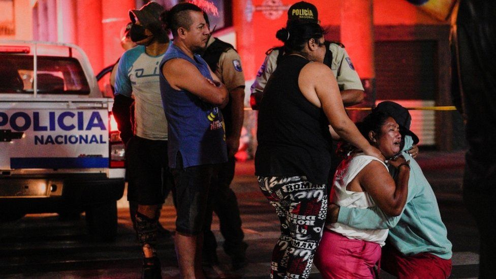 People react at crime scene in Guayaquil - 1 November