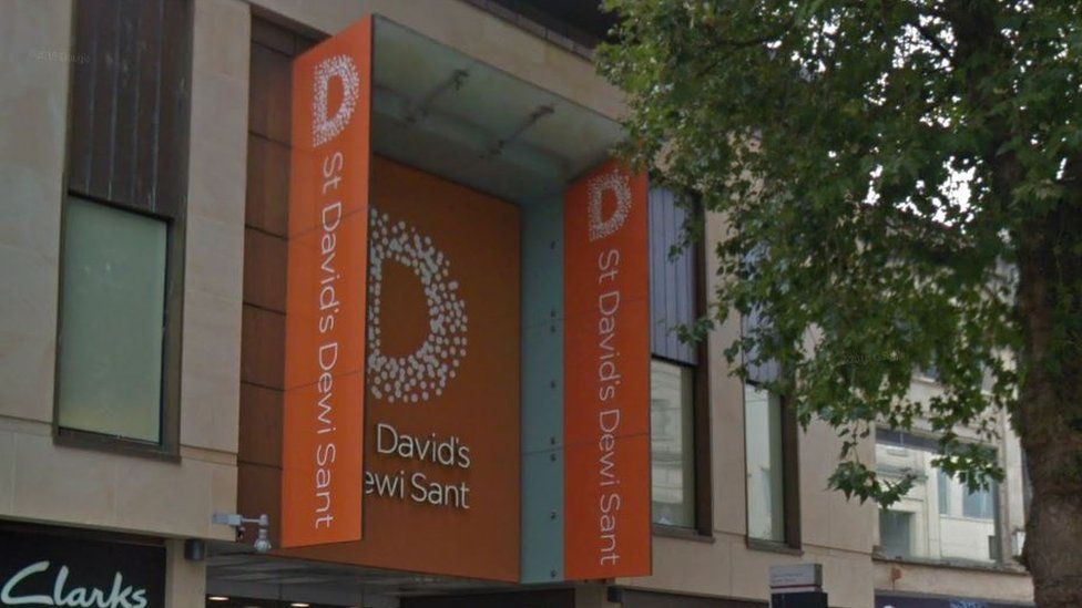 Cardiff St David's shopping centre lift 