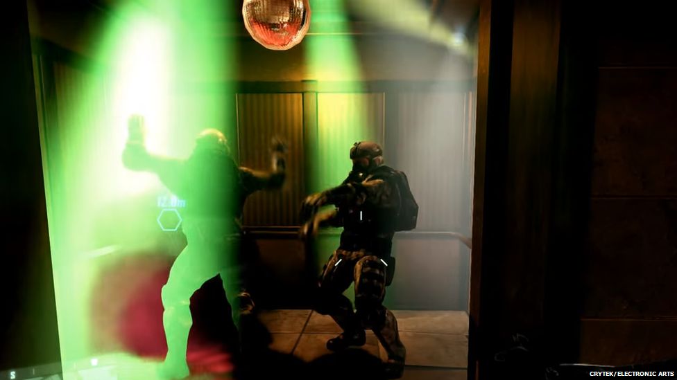 Two soldiers getting jiggy with it in Crysis 2