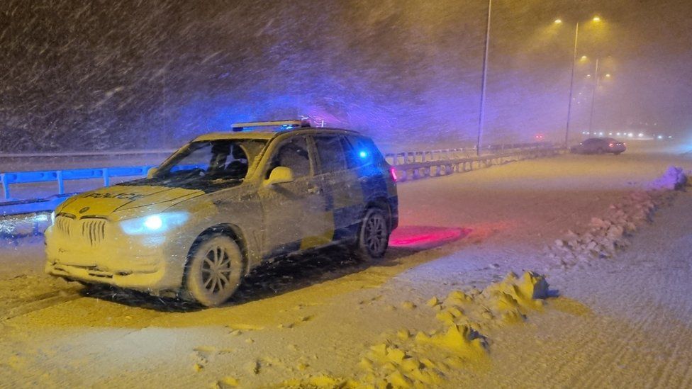 Police vehicle stopped on M62 J22