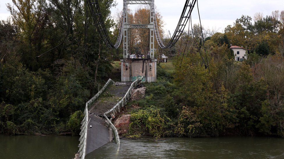 View of a suspension bridge collapsed in the Tarn river