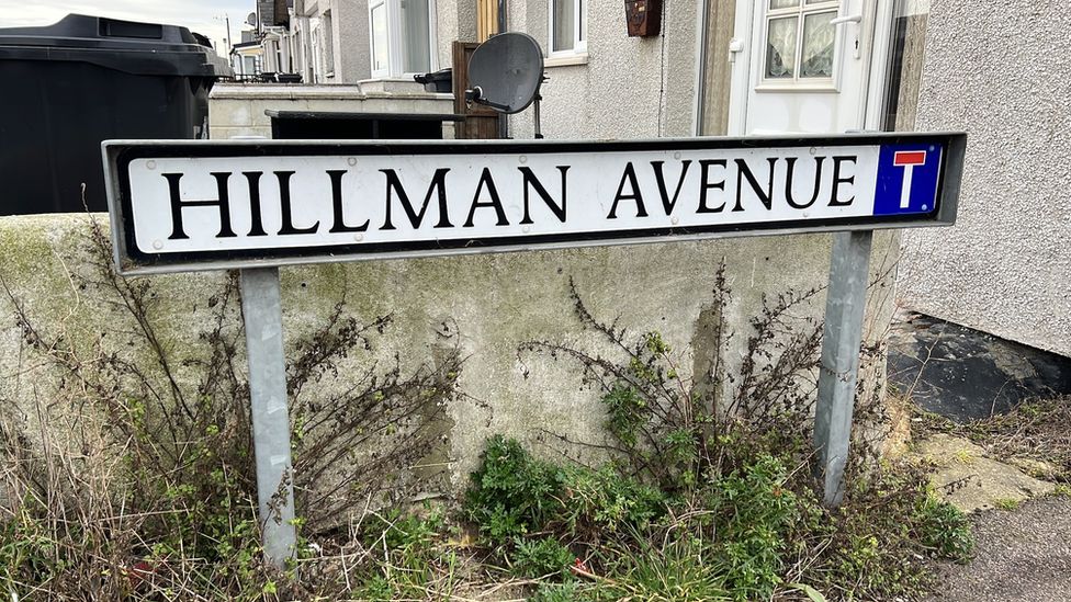 Road sign Hillman Avenue