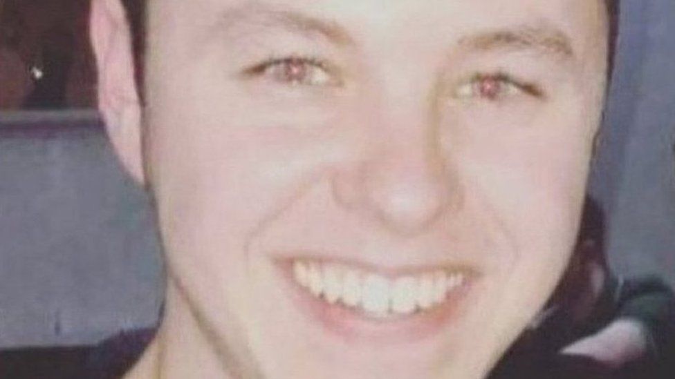 Duncan Browne death: Murder inquiry after assaulted man dies - BBC News