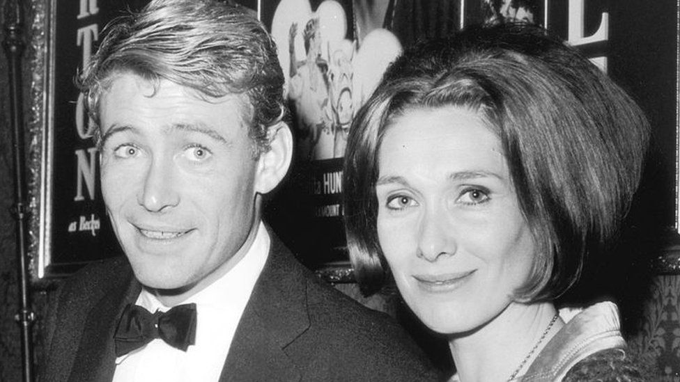 Bywyd a gyrfa yr actores Siân Phillips - BBC Cymru Fyw