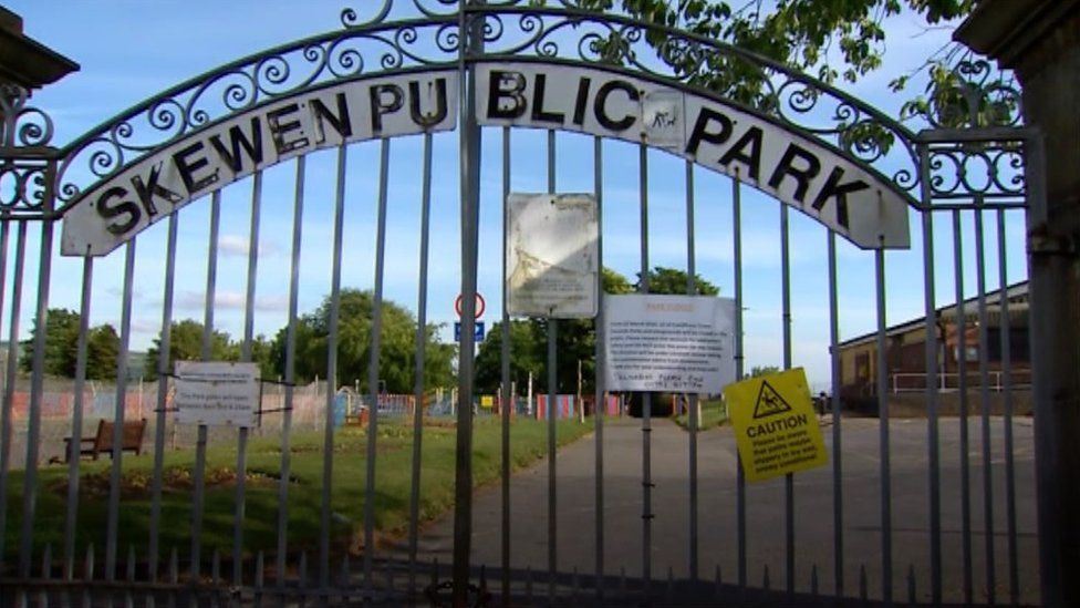 Skewen Public Park gates