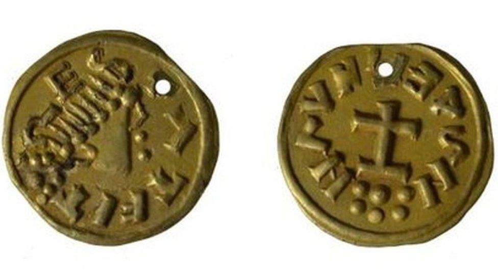 An unofficial copy of a gold Merovingian tremissis
