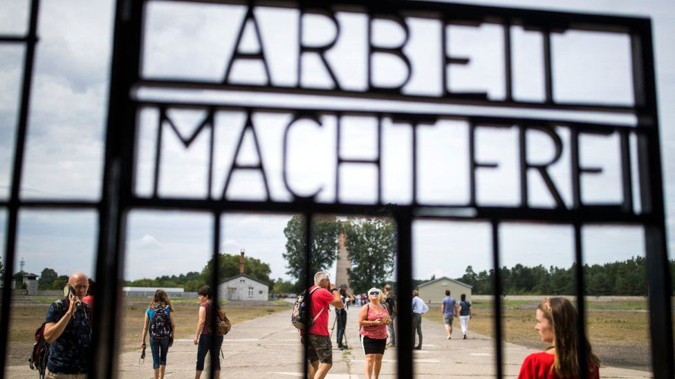 С 1936 по 1945 год в Заксенхаузене содержалось двести тысяч заключенных
