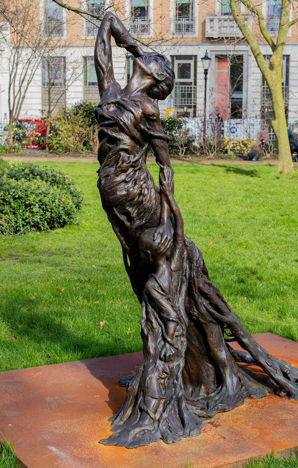 statue