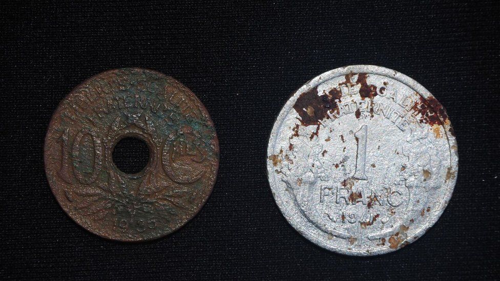 Монеты 1944 года. На гильзах обнаружен след трущихся колец.