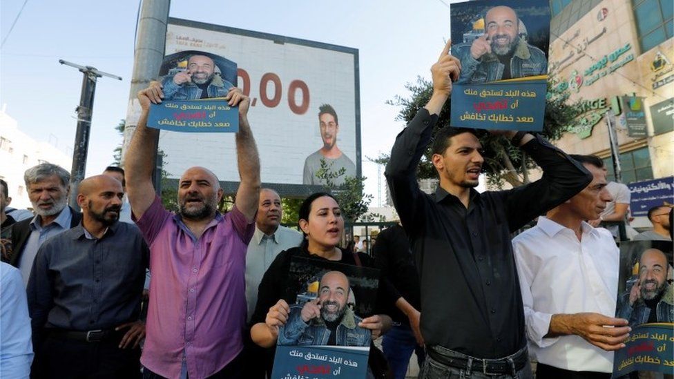 Палестинцы в Хевроне протестуют против смерти Низара Баната (27.06.21)