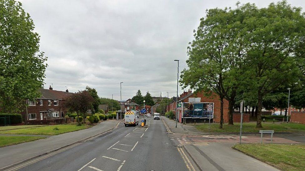 Heywood attack: Man assaulted with metal bar - BBC News