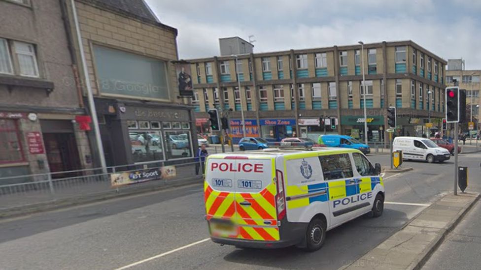 Dalkeith store robbers escape with safe and fourfigure sum BBC News