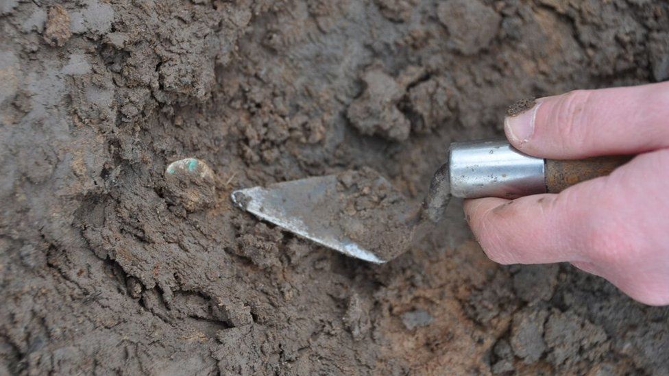 Cheshire Roman treasure hoards on display for first time - BBC News