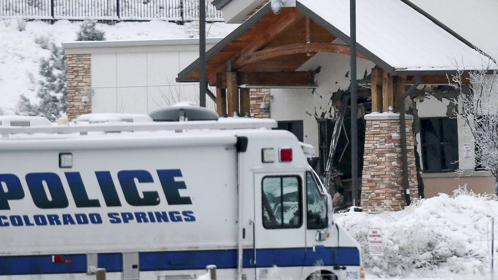 Police outside Planned Parenthood clinic in Colorado Springs. 28 Nov 2015