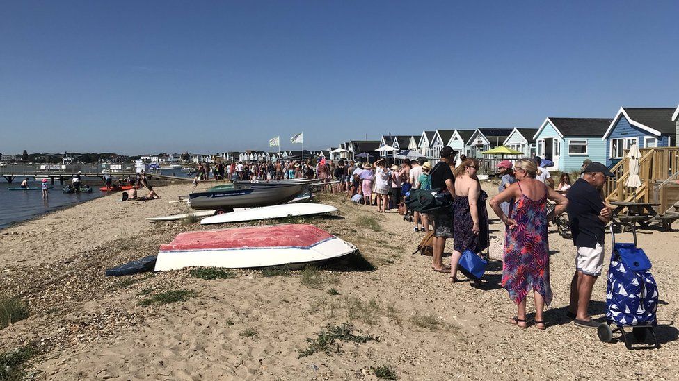 The queue for Mudeford ferry at 16:30 BST