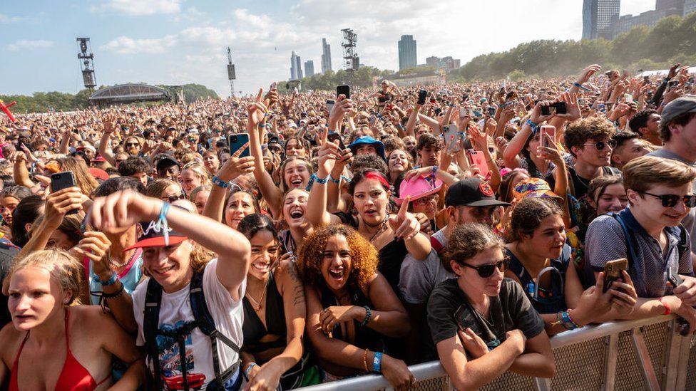 Общая атмосфера на третий день праздника Lollapalooza в Грант-парке 31 июля 2021 года в Чикаго, штат Иллинойс.