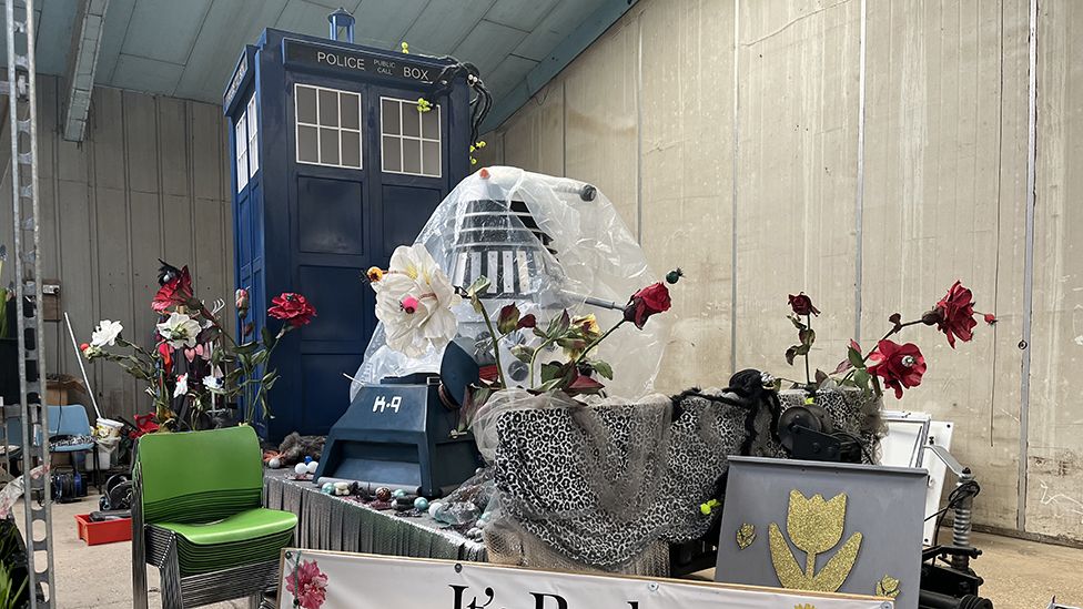 Dr Who float