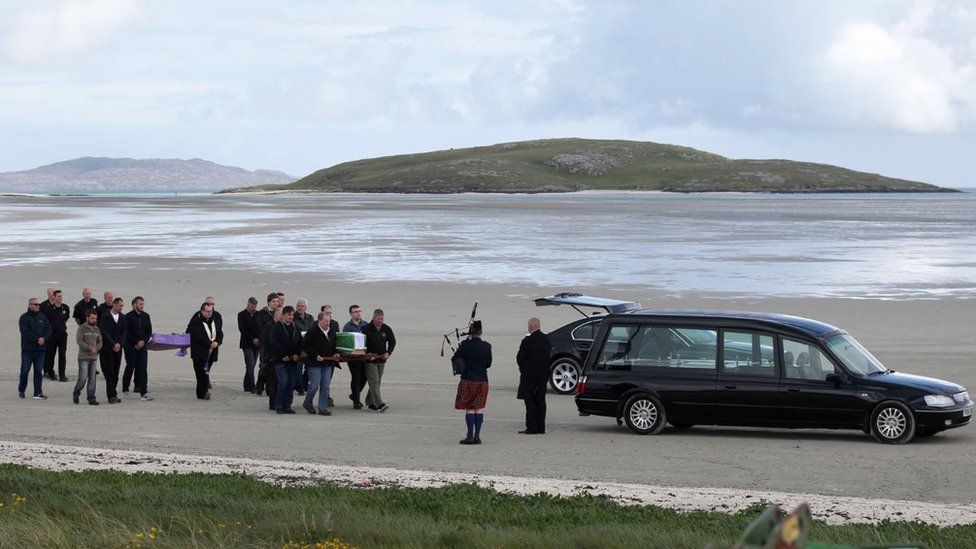 Eilidh MacLeod's coffin being brought along beach in Barra