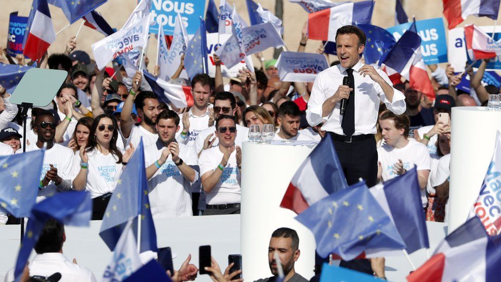Эммануэль Макрон проводит предвыборный митинг в Марселе, Франция, 16 апреля 2022 г.