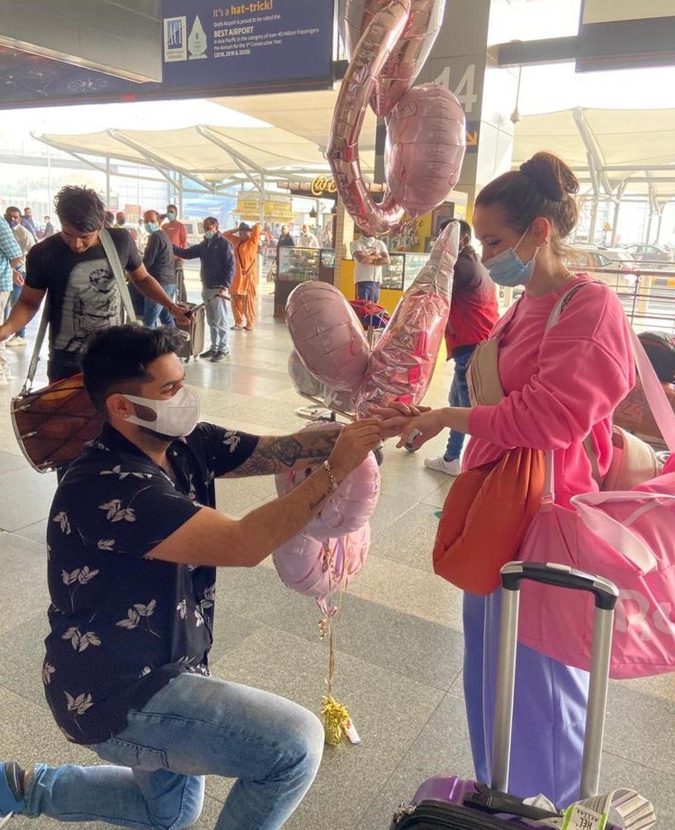Anubhav went down on one knee at the Delhi airport to propose to Anna