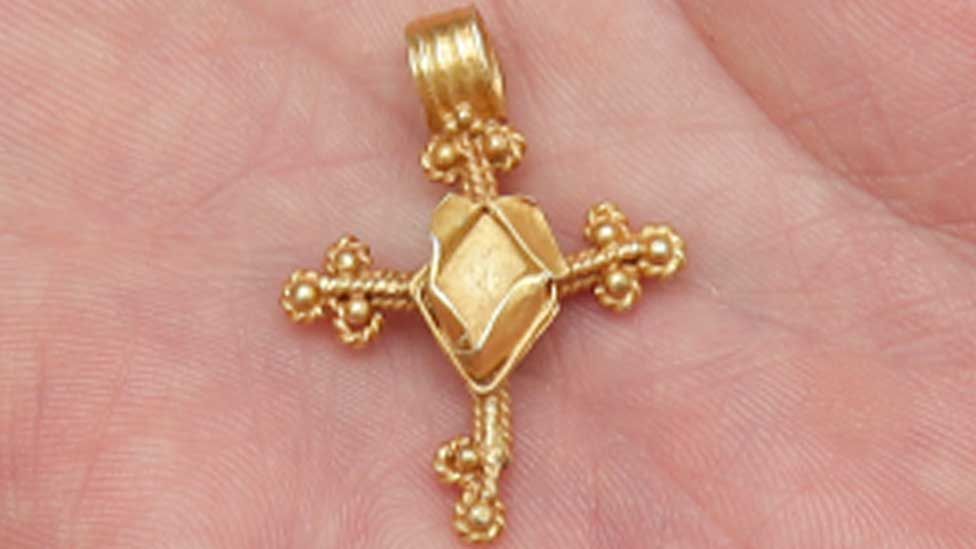 Medieval cross pendant