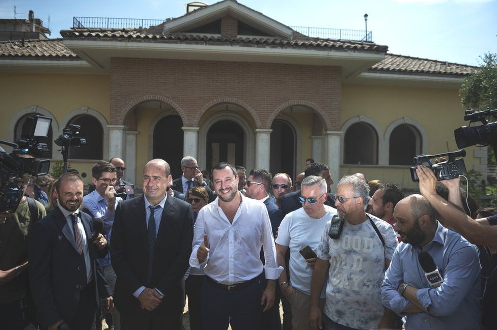 Salvini outside seized Casamonica villa, 21 Jun 18
