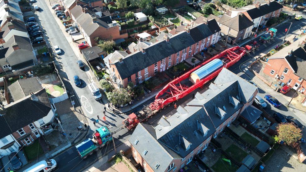 Abnormal load passing through residential streets